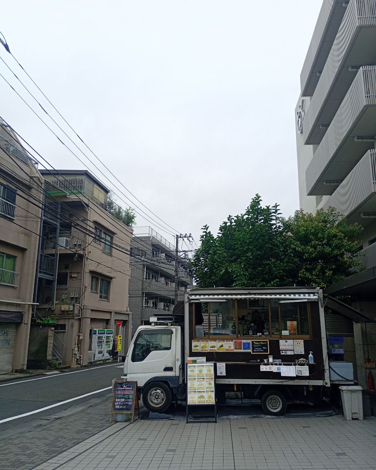 ToucanKitchen's tweet photo. 本日は杉並区和田の東京女子学生会館に15時30分まで出店しています。沢山の方のご利用を楽しみにしています。
#キッチンカー
#foodtruck
#ハンバーガー
#hamburger
#toucankitchen
@joshikan4561 https://t.co/k5alwsBRDu