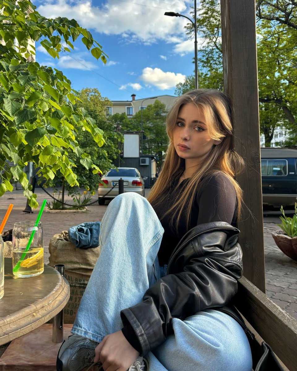 5secondsofTiff's tweet photo. this photo turned out really beautiful 😊 i wish time could move a little faster so i could get a glimpse of what the future holds 🤩 https://t.co/dyMdPrJWUe