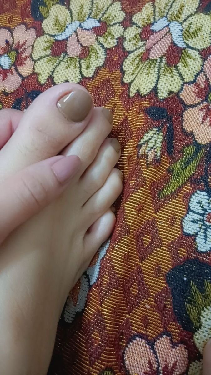 Weebycat1's tweet photo. Anybody up for a morning drain 
Mistress is bored 🐷

#findom https://t.co/d5QZbwp8fD