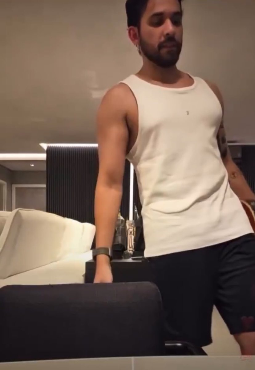 dinnenady's tweet photo. O tanto que esse homem ta gostoso,magro jurooo ele ta muito perfeito 😮‍💨🥱 https://t.co/BNLcr6C0Dq