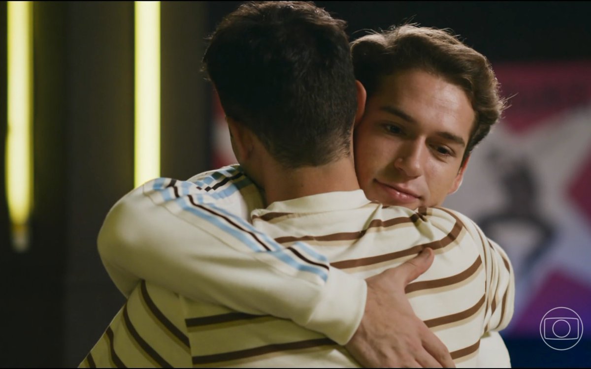 Georgealbuquerq's tweet photo. se fosse na vida real a outra mão dele estaria ... https://t.co/1uXjBGuH5b