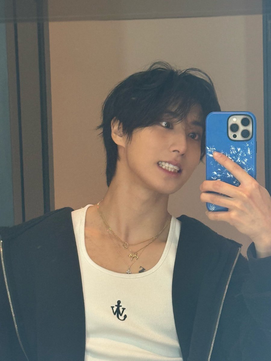 Uj7_01's tweet photo. ほっぺ어디?!?!?!?! https://t.co/YaMZOiiW7h