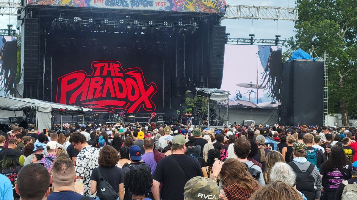 CSS_Kief's tweet photo. Riot fest today! Finally got to see The Paradox and Bayside for the first time! https://t.co/7nrTapkU8E
