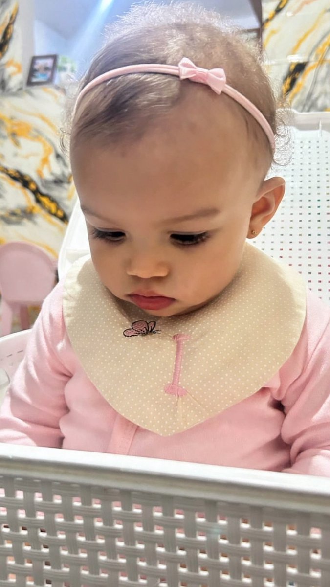 teixeirapeh's tweet photo. Arrumando ideia kkkk
A cara de mamãe 👧💗 https://t.co/pwXdBpUAW0