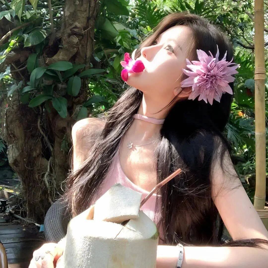 LilliamHelhe6's tweet photo. 04年大学女生，170cm50kg，最近在开启打工模式成都附近男生出来认识下？（想认识个同频的约炮）who🌕 #约炮 #女大 #成都 https://t.co/HDW4yry09h