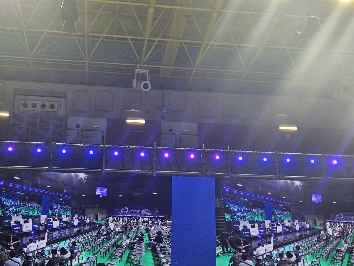 fyfydr's tweet photo. 경기장 왓어요~!! https://t.co/0yqbv0dTE4