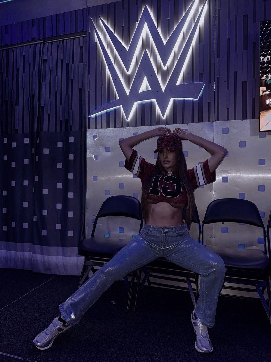 FEARLCSSBELLA's tweet photo. Consider this your warning: I have my eyes on the women’s championship. When I want something, I don’t stop until it’s mine. 😘❤️ https://t.co/JMGDLyNfeo