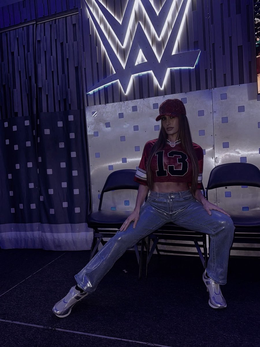 FEARLCSSBELLA's tweet photo. Consider this your warning: I have my eyes on the women’s championship. When I want something, I don’t stop until it’s mine. 😘❤️ https://t.co/JMGDLyNfeo