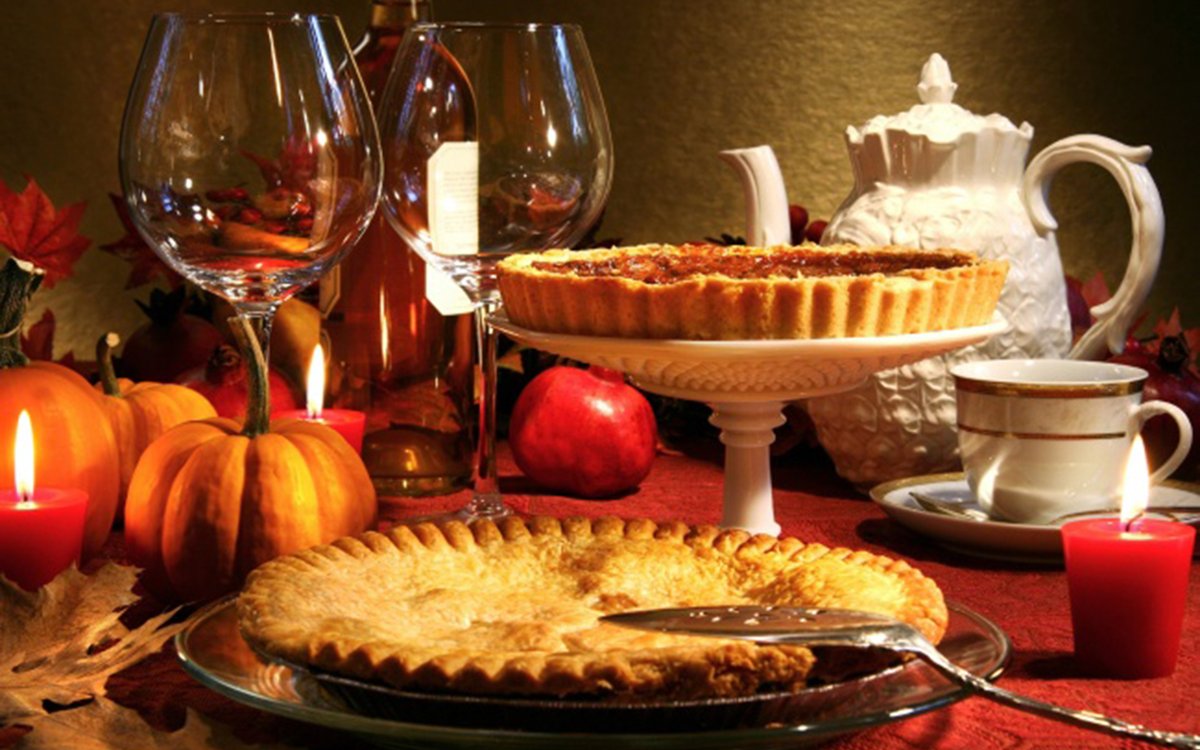 amirn256099's tweet photo. This Thanksgiving, our special dinner spread features roasted turkey, cranberry-glazed ham, creamy pumpkin pie, and warm apple cider—perfect for sharing with loved ones! https://t.co/migcZX8e6X