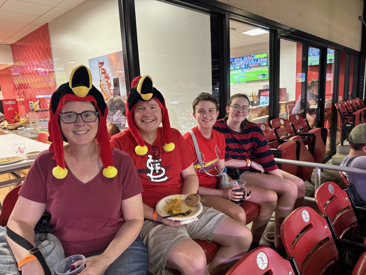 WashUMedMIR's tweet photo. Nothing like a night at the ballpark. MIR trainees and faculty saw our Cardinals take on the Washington Nationals and enjoyed some time outside of the reading room. #MIReducation https://t.co/ZOZ6RLaRvQ