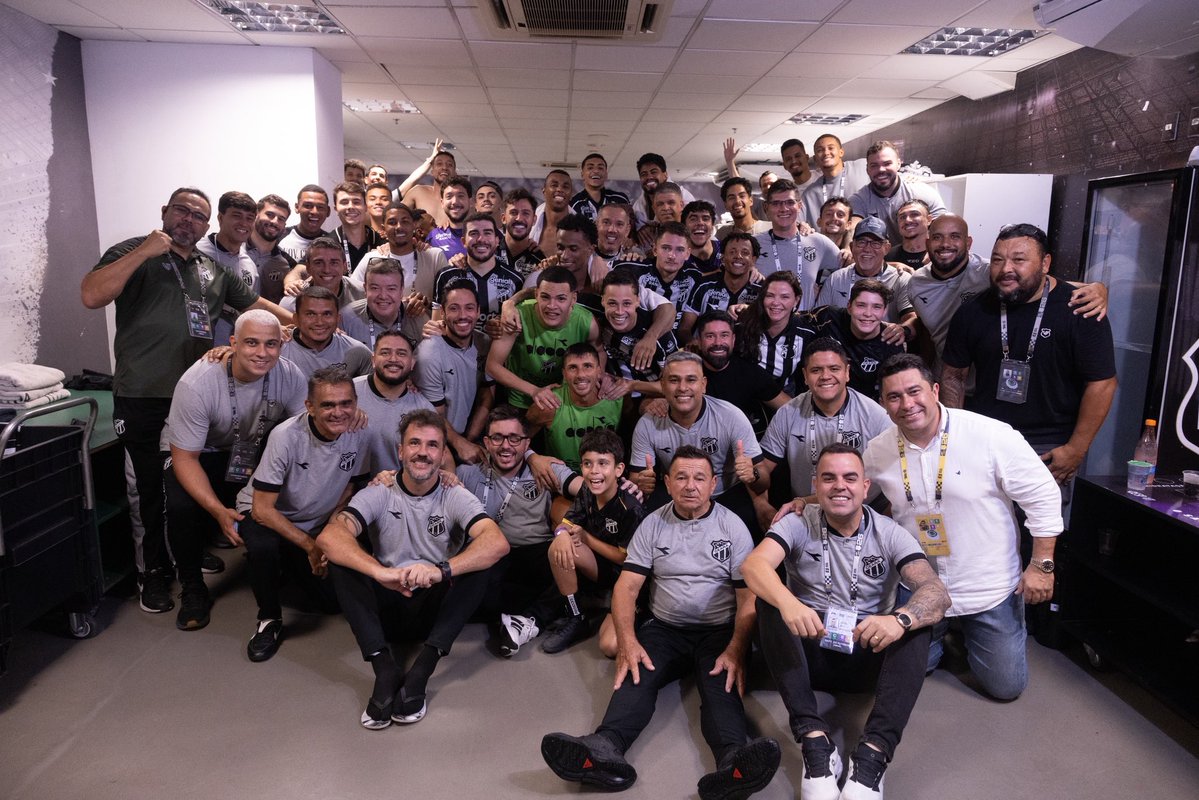 CearaSC's tweet photo. ACREDITAR ATÉ O FIM! VAMOOOO ⚫️⚪️

📸 Felipe Santos / Ceará SC 

#CearáSC https://t.co/CBvMXxSW5i