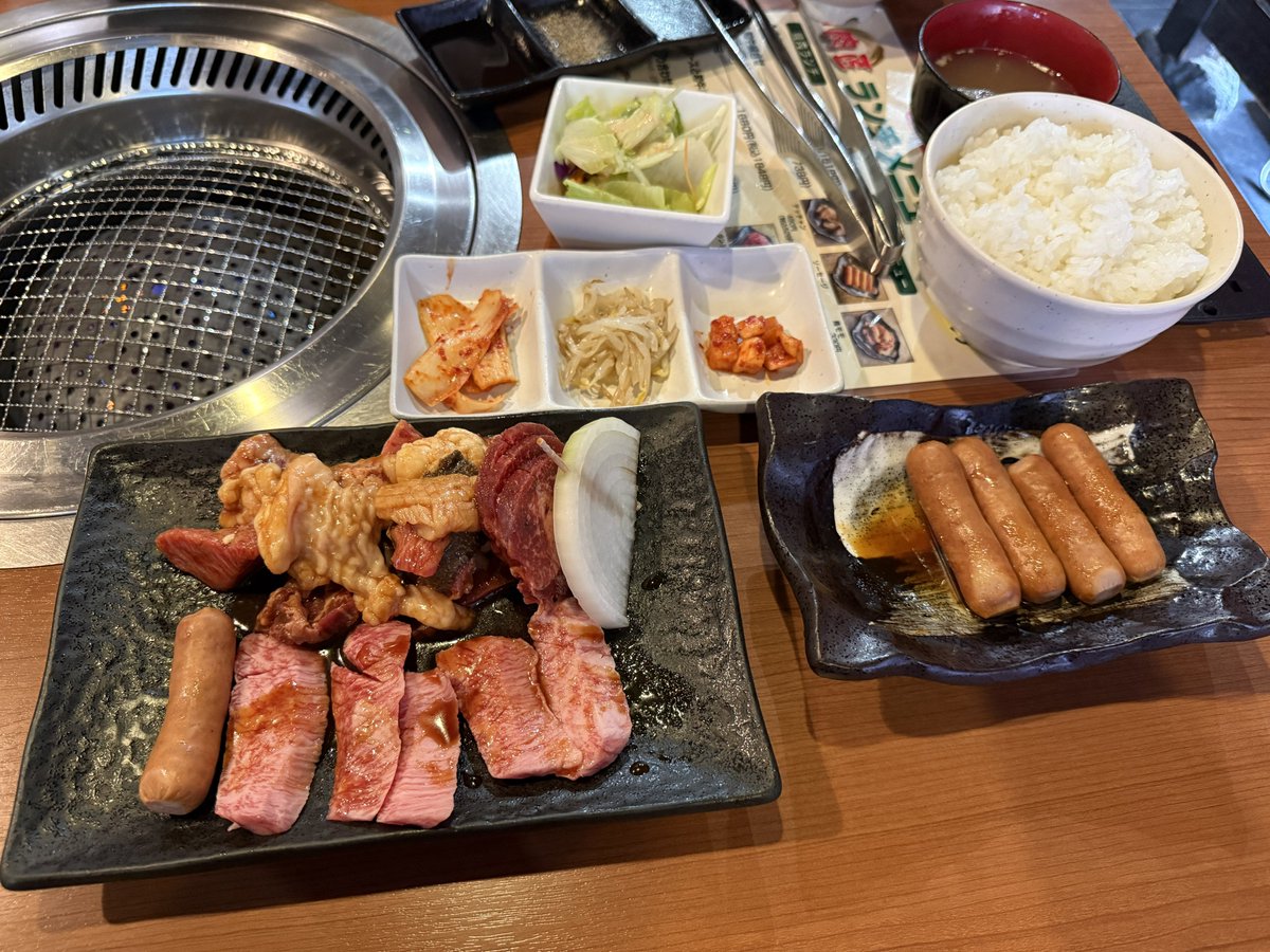 cream_jam's tweet photo. 行ってみたかった、肉匠さんにきた！
美味しそう！ https://t.co/JZs4ILh5wN