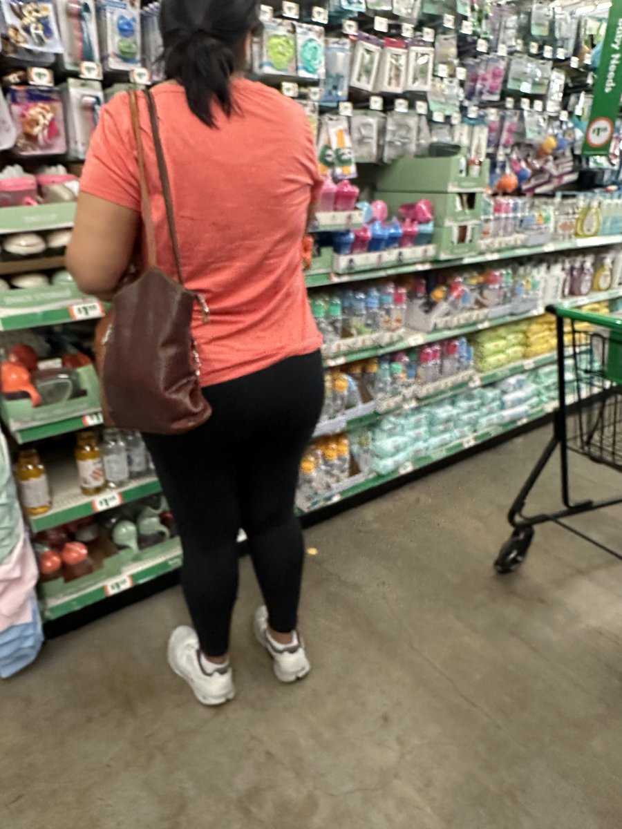 Nevaeh_298's tweet photo. Delicious thick ass latina milf🥵
#candid #Culona #milf #Latina 
#Wife https://t.co/Ms6zOXfBLk