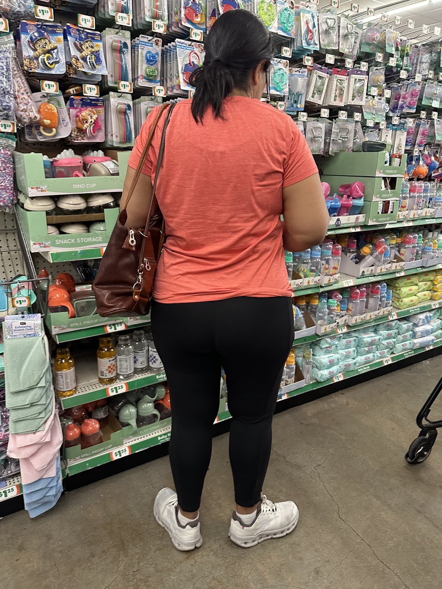 Nevaeh_298's tweet photo. Delicious thick ass latina milf🥵
#candid #Culona #milf #Latina 
#Wife https://t.co/Ms6zOXfBLk
