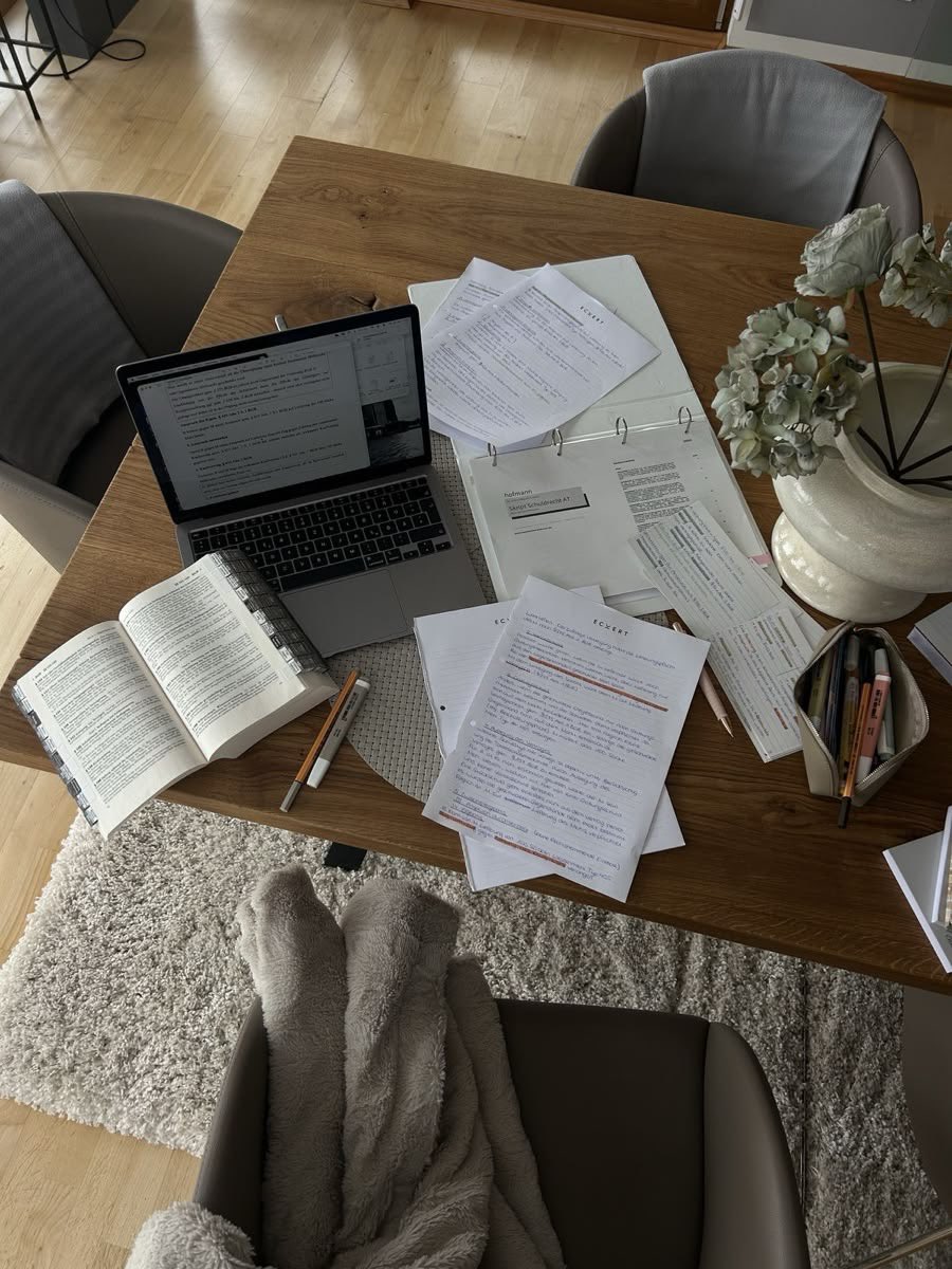 etherealdior's tweet photo. uni life https://t.co/90s333XSwx