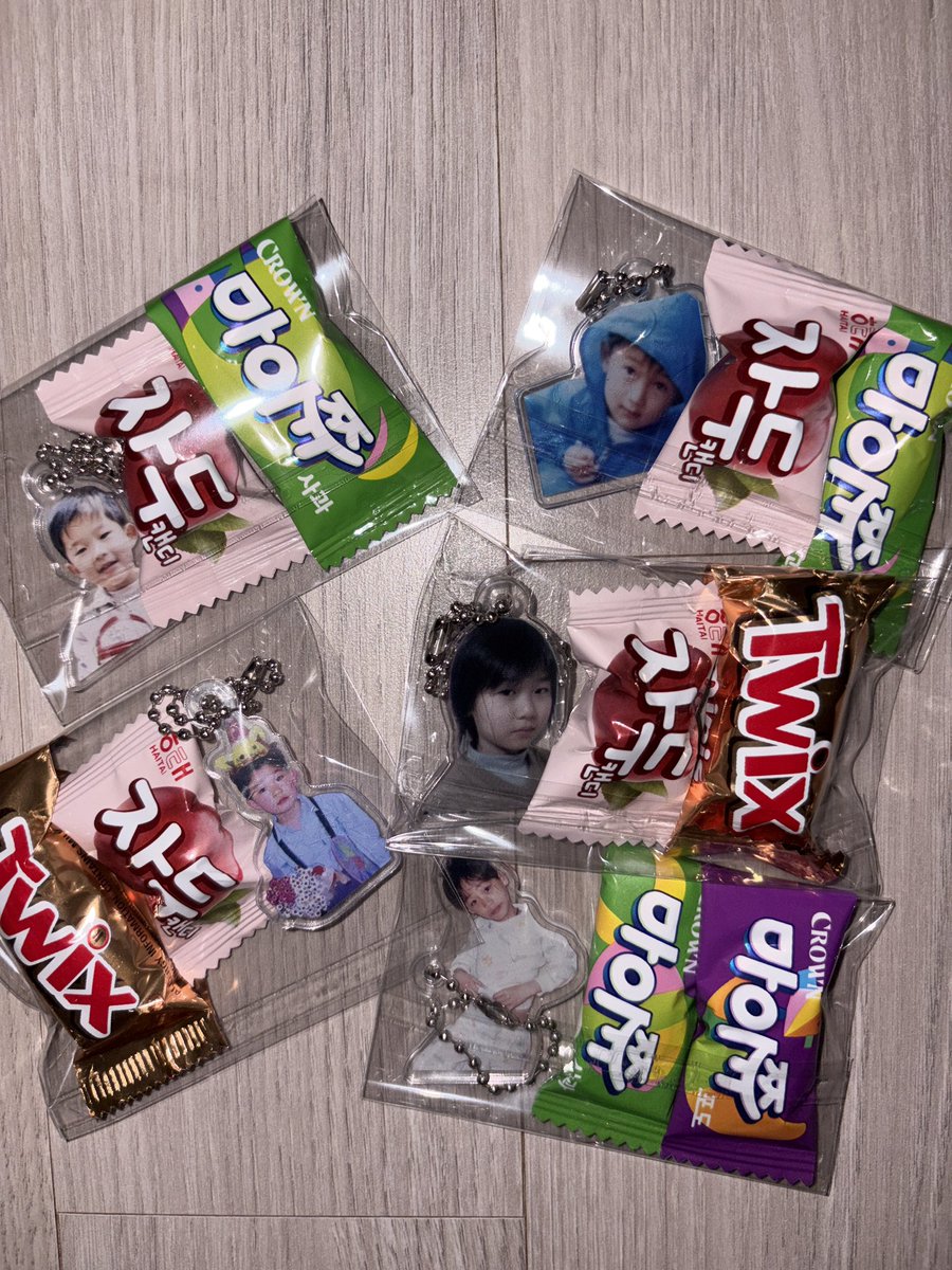 wa1tiny8_8's tweet photo. ℝ𝔼𝔻𝕆𝕆ℝ <𝕞𝕖𝕞𝕠𝕣𝕪> 𝕔𝕠𝕟𝕔𝕖𝕣𝕥  ࣪˖ ִֶָ𐀔

리도어 단콘때 키링 나눔 합니다!!🕰️

날짜 : 9.27 막콘
수량 : 멤버별로 10개씩 
           세웅님은 디자인별 5개씩 입니다!
장소 , 착장 : 당일 타래 공지 (유인나눔)

#리도어 https://t.co/sEQBd0YMoj