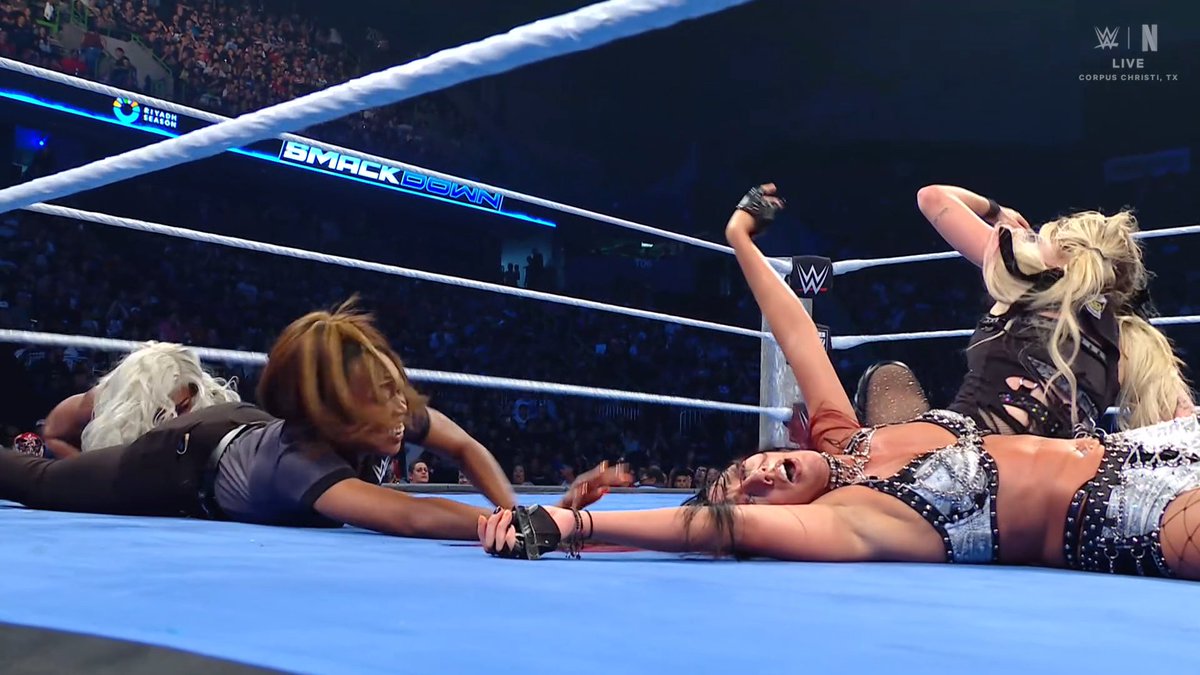Abryxas's tweet photo. @MrSantiZap Refs MUST start shoot counting finishes again. Talk it out in the back about what happened, but don't let this kind of thing air. https://t.co/DyR6R0jj59