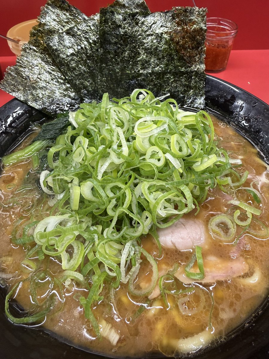 omiso9981's tweet photo. ラーメン、特に家系が好きで食べ歩いてるけど、やっぱ一番好きなのは杉田家かも🤔
行列店だけど、子どもに優しいし近所だし

今日も行ってきたけど、やっぱ醤油キレッキレで美味しかったです😋❤️

夜は末廣家行こうかな😚 https://t.co/riBPWFp45U