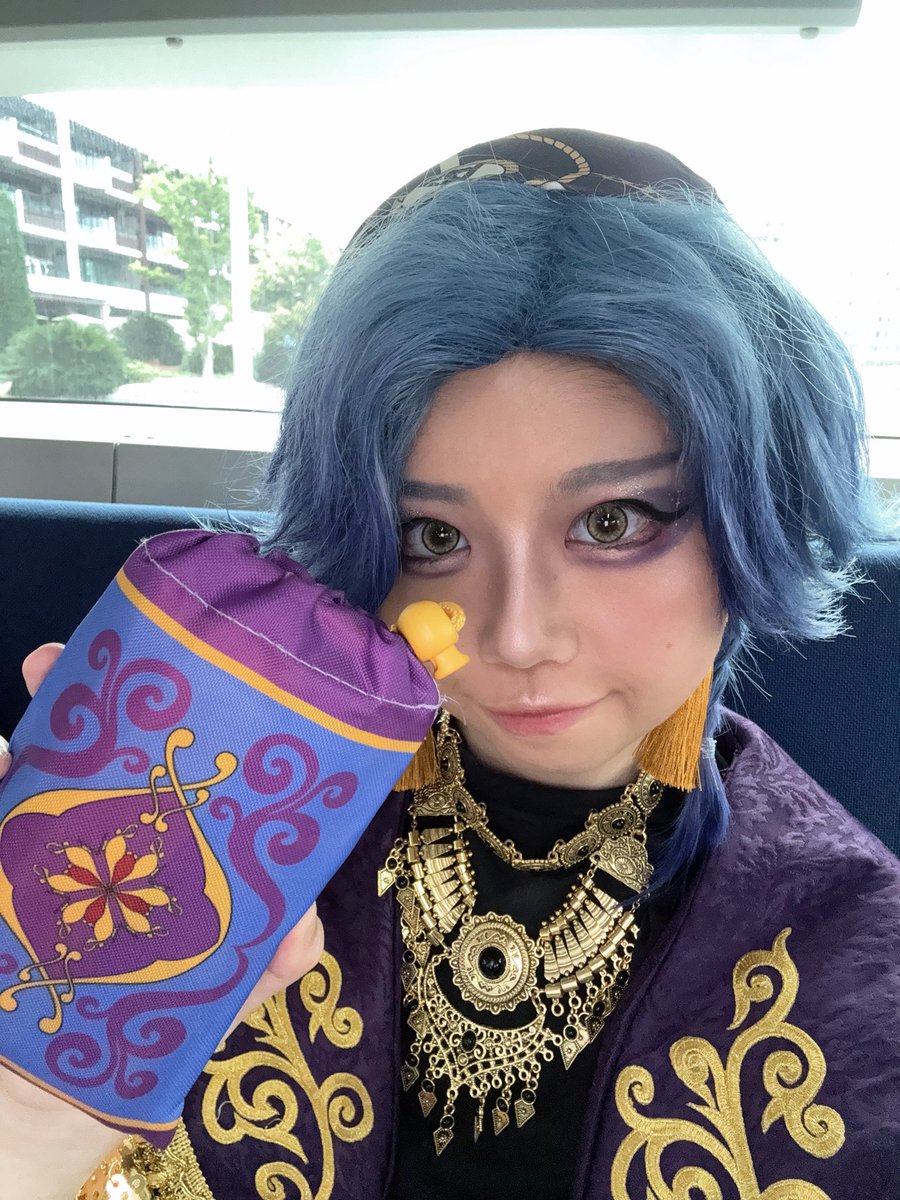 sunsan_m's tweet photo. 今日は🌊で魔法の絨毯してます‼️‼️‼️‼️アラジン仮装のみんなと🎶🧞‍♂️
#Dハロ仮装2026 https://t.co/pgfxykHF0x