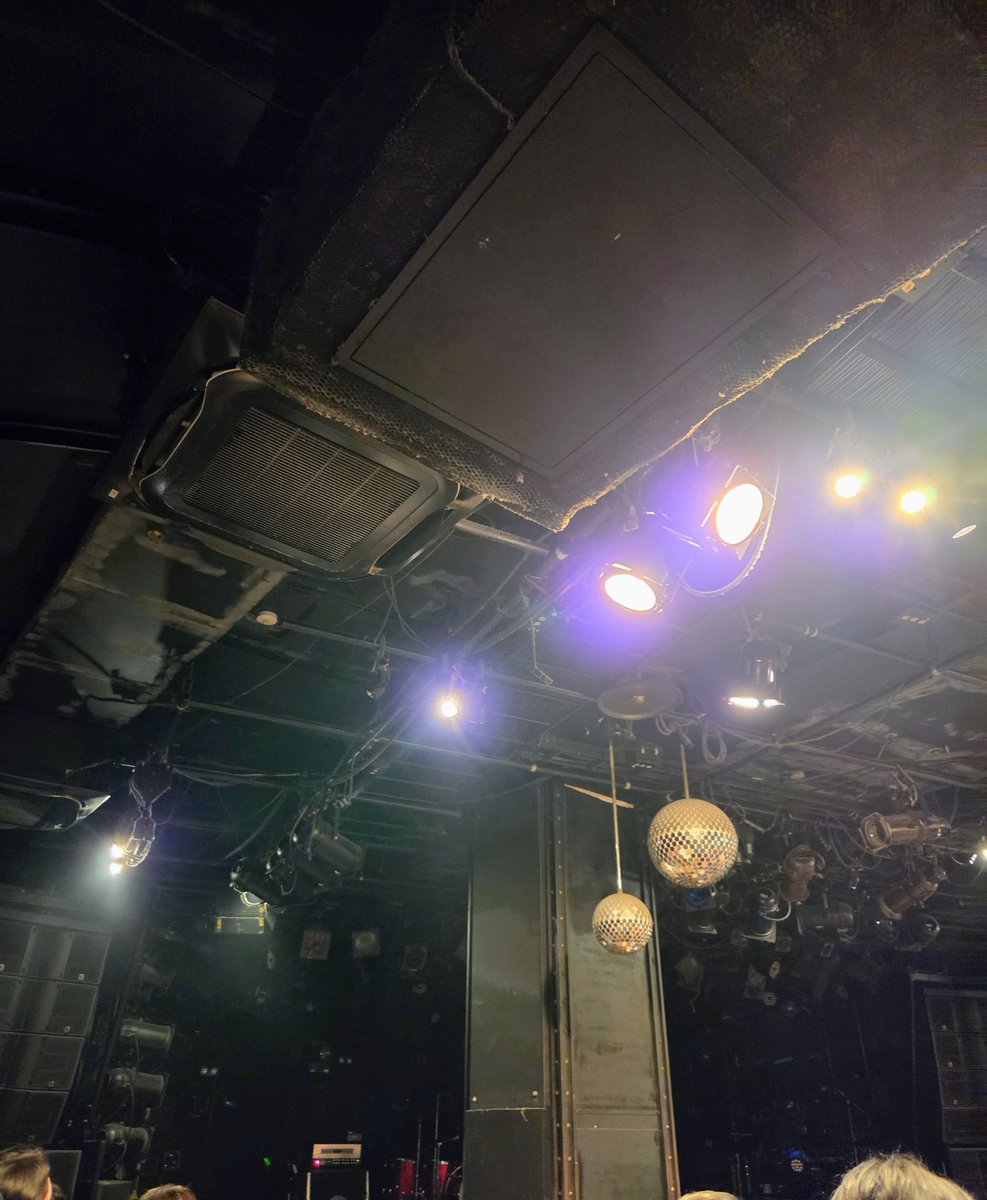 luv_gohaaan's tweet photo. ASH 1977 30th Anniv. Tour 渋谷QUATTRO行ってきた✨
Trailerと1977(とNOFX)を胎教として聴きASHと共に育った息子と(笑) https://t.co/ZraEPazcdN