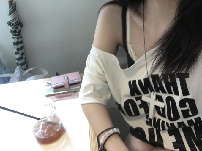EdithT72078's tweet photo. 물고기가 된 거 같은 날씨
#일상 #ootd https://t.co/qC6dchXIjF