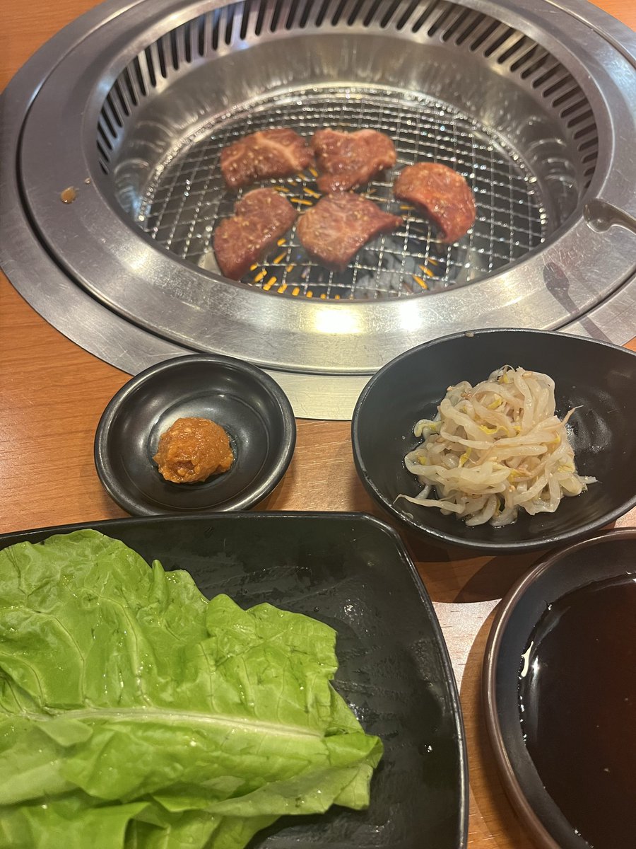iroha2021s's tweet photo. 昨日は1番高値で売り抜けれた
15時くらいまでは海外に発送できるから高値つけてくると思ってた
今日は下がるのしゃーないやろー海外におくれんのやから
またシルバーウィーク明けにあがるやろー
とりあえず焼肉食べて体力つけとく💪💪💪 https://t.co/cePlEfF1ih