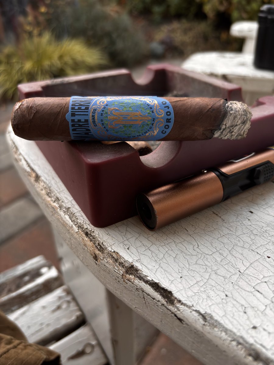 CigarTestRide's tweet photo. Madre Tierra Corojo to end the day! https://t.co/JirAzPLSUw