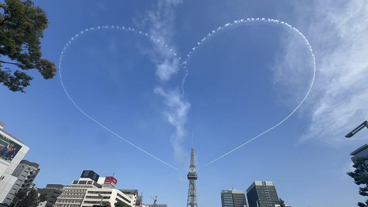yunayeyej's tweet photo. 今日は栄まで行って演目全部見てきた！
青空すぎて、スモークがすごく映えた
2日連続見れて幸せすぎたなーかっこよかった🙂‍↕️ https://t.co/20e6COYB2I