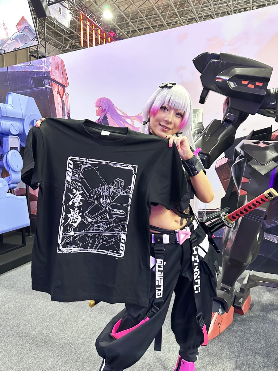 muvluvseries's tweet photo. ◤ #MUVTAC in #TGS2026
Introducing the T-Shirt You Can Win from the Giant Gacha! ◢
Here’s the Muv-Luv: Tactics Kalidasa at Nightmare T-shirt available as a giveaway from the “Up to 3 Spins Giant Gacha”!
It features a cool design with line art of Umibato!
Collect stamps at the DMM GAMES booth and take on the Giant Gacha!