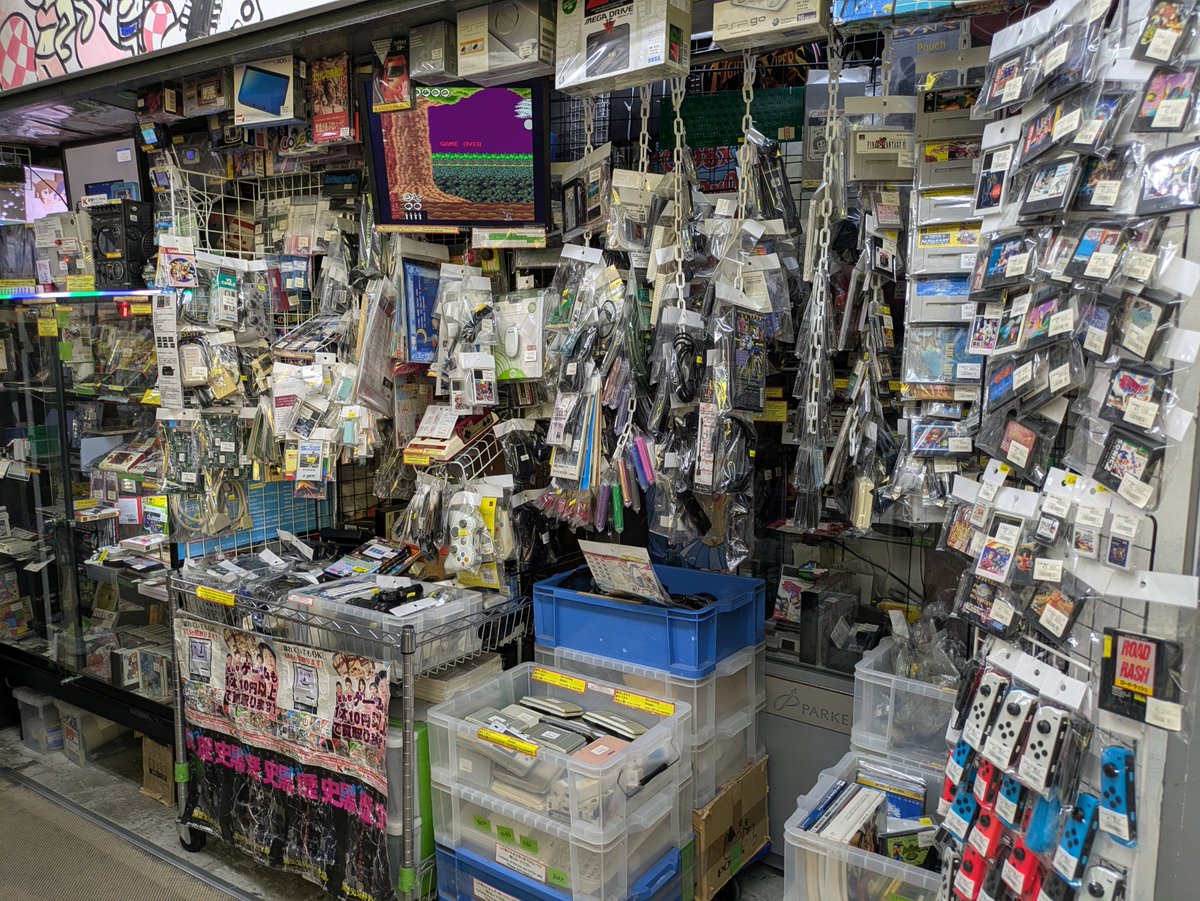 zan2zanjp's tweet photo. 土曜日！
曇りヽ(´ー｀)ノ

おはようございます！
家電のケンちゃん開店しております！

シルバーウィークでTGSで新入荷・再入荷わんさかで発送祭りですよ！ヽ(´ー｀)ノｱﾊﾞﾊﾞﾊﾞﾊﾞ
そんな感じでなんか今日も忙しくなりそうつうか開幕やること満載です。

通販発送が全部出せるか微妙な感じですが出せるとこまでがんばります！
で店頭は19時までやってますんでTGS帰りにアキバ来るなら寄ってってねーヽ(´ー｀)ノ
