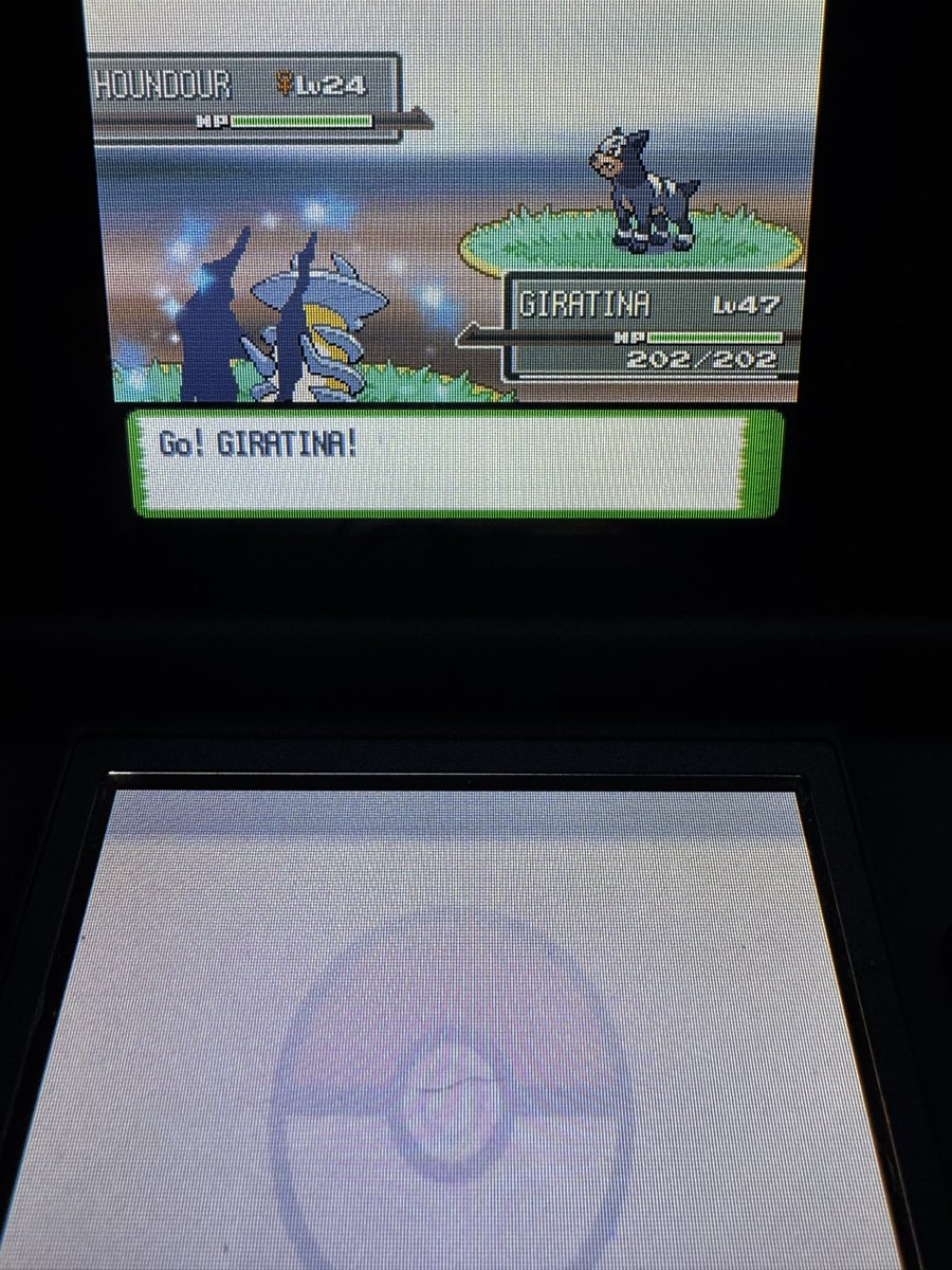 ShiningVic_'s tweet photo. SHINY Giratina Number #2 this came after 2292 SRs this wraps up the platinum DTQ #ShinyPokemon #pokemonㅤㅤㅤ https://t.co/CN7xFdH3vp