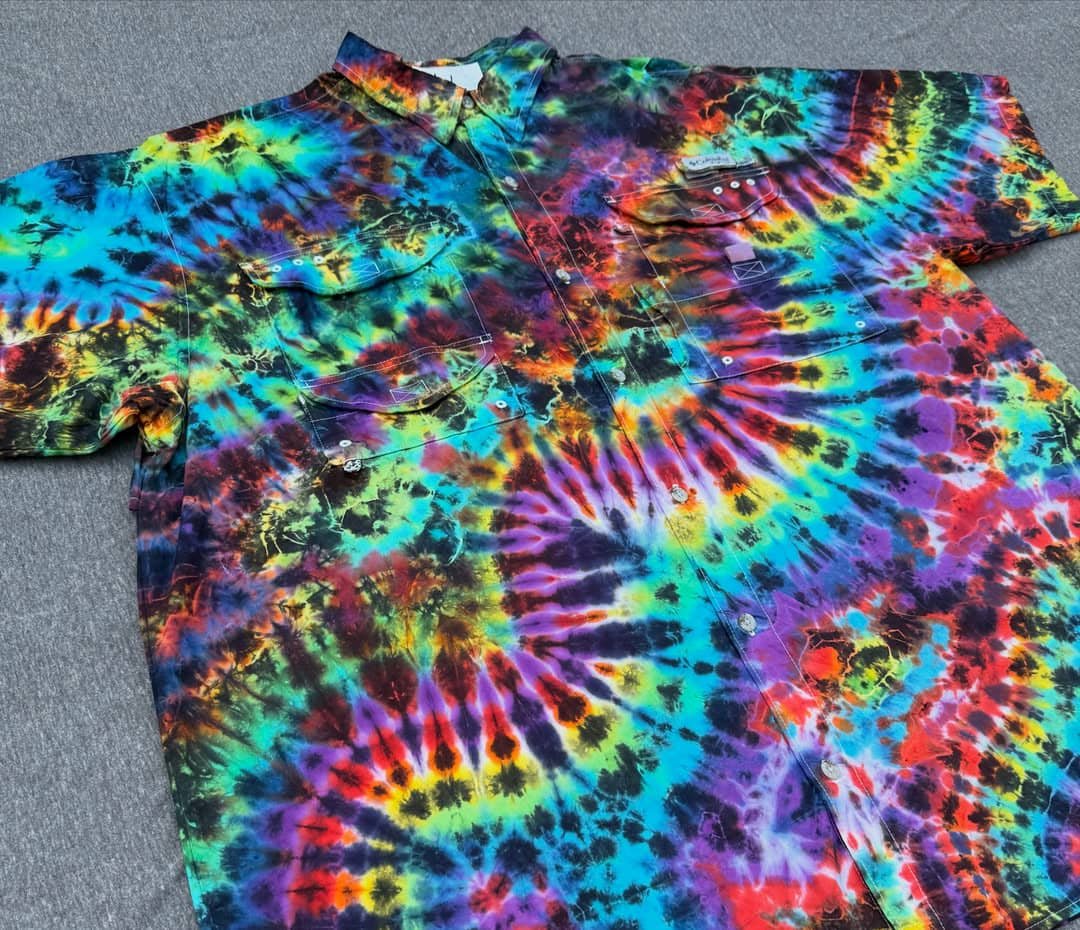 edceldgzmn's tweet photo. Columbia Bonehead PFG cotton fishing shirt.  Take a venture on the psychedelic rivers. https://t.co/COlDG1rQ1r
