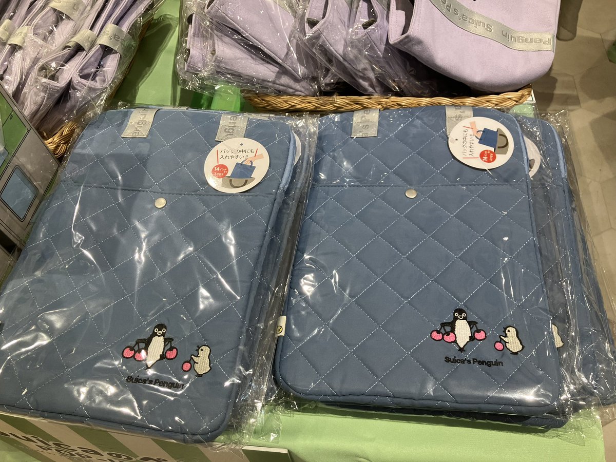 oo_sa's tweet photo. 新発売の商品と招き猫ニャーさんたちがたくさん！
#Suicaのペンギン 
#ルミネ北千住 https://t.co/eWpvZQezNq