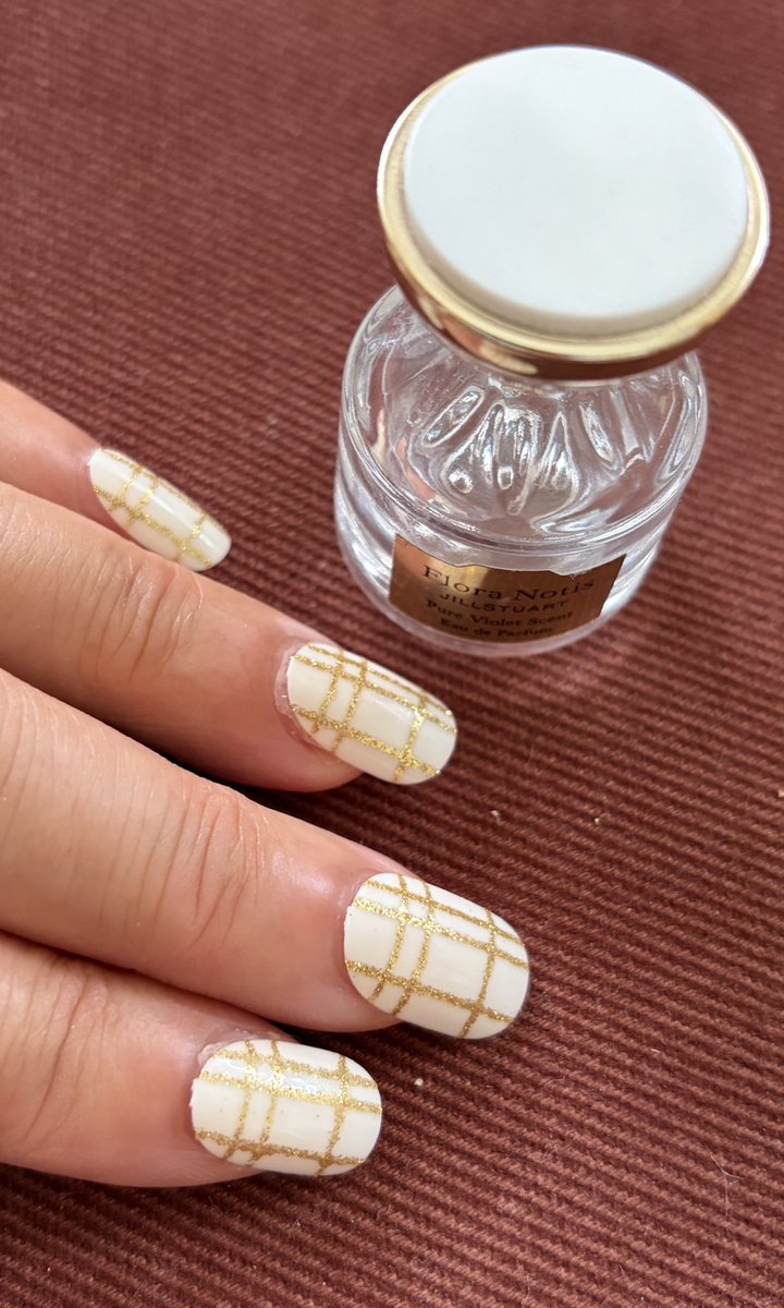 em202205's tweet photo. 気分を上げてこ
#秋 #Autumn #nail #daiso #Jillstuart https://t.co/D5DHNJkEsC