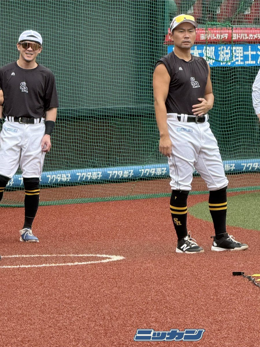 nikkan_hawks's tweet photo. 中村晃選手が合流しています
#ソフトバンクホークス https://t.co/JkF58KJZvU