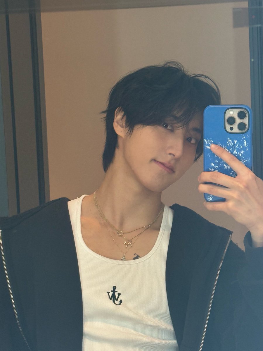 dxstty's tweet photo. 아니시발미친뭐야…? 진지하게개잘생김말도안돼느낌이너무좋아이거한지성이찍은거맞다고?구라지 https://t.co/tpcFqkAxlO