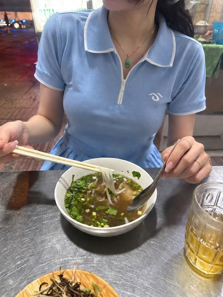 JumpyPA68's tweet photo. Đi đánh cầu lông hay đi chịt nhao ??? https://t.co/AL83KBdu0x