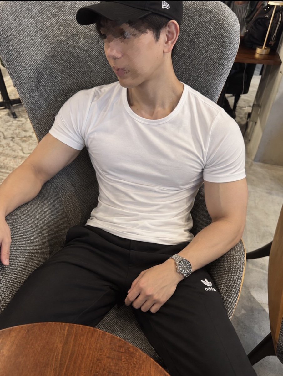 t0__iger's tweet photo. 183cm ベンチプレス140kg　独占欲強強　彼氏としてあり？ https://t.co/US8aAuKi2C