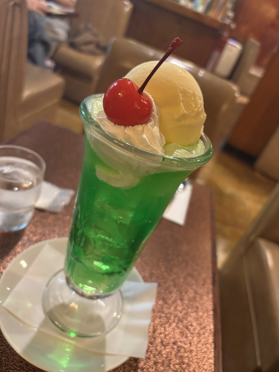 sakkurusan's tweet photo. 札��大通ひのでビルの地下にあるカフェひので。
もう笑っちゃうくらい昭和が炸裂しているのでタイムスリップしたければぜひ。
喫煙可能なのでそこは注意だ。 https://t.co/qBFpO8Vqpf
