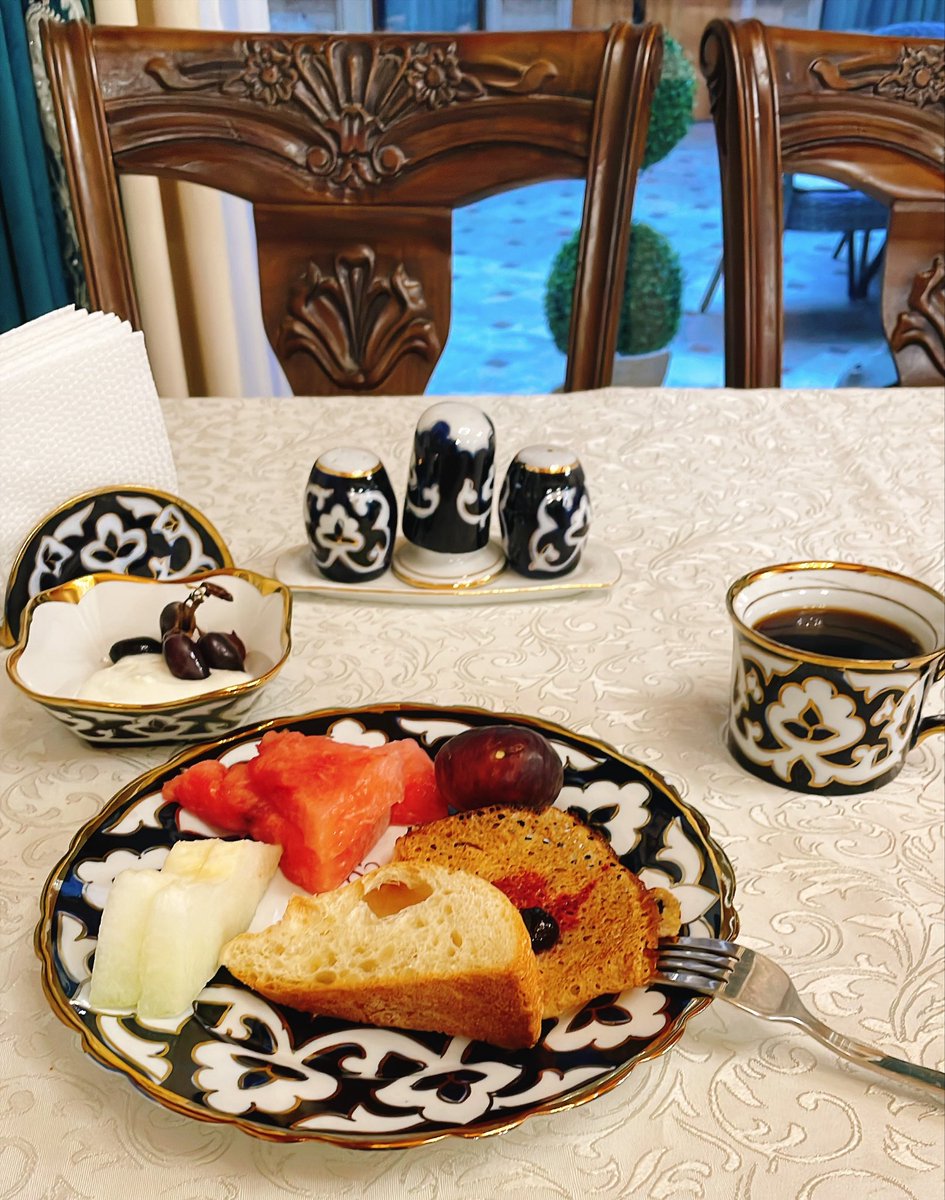 sweeeeeeee_t's tweet photo. ホテルの朝食の食器が1番買って帰りたい綿花柄フルセットで泣いてる😭
ふぎゃー可愛すぎる💘
使った感じもイメージできて良き。 https://t.co/embapv3dNL