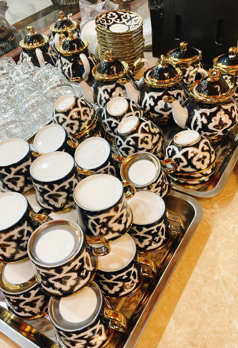 sweeeeeeee_t's tweet photo. ホテルの朝食の食器が1番買って帰りたい綿花柄フルセットで泣いてる😭
ふぎゃー可愛すぎる💘
使った感じもイメージできて良き。 https://t.co/embapv3dNL