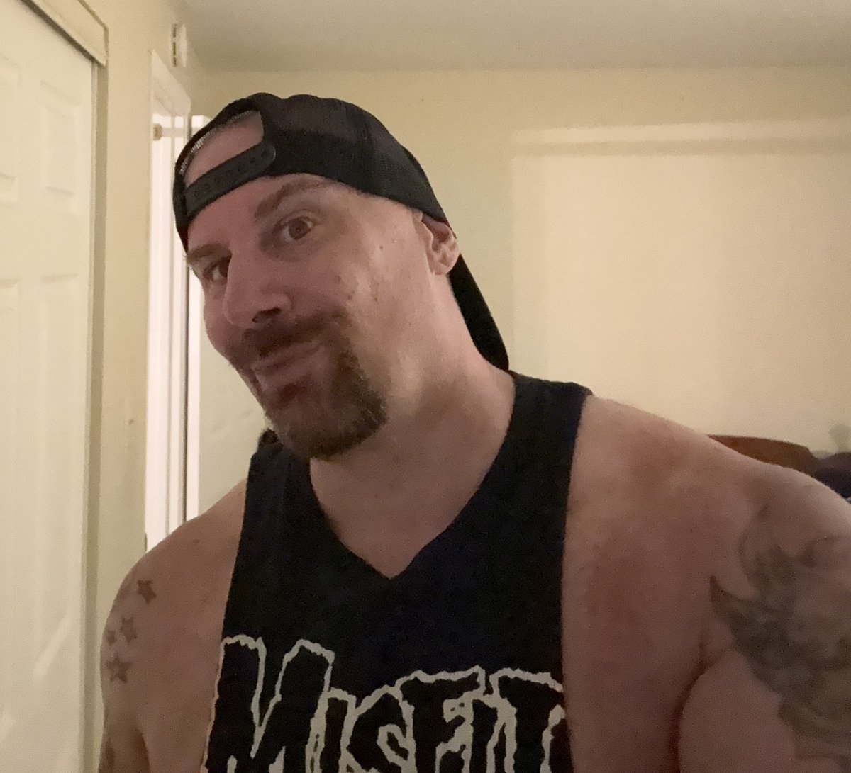 MetalManiacFox's tweet photo. New look. #Goatee https://t.co/s83smydPq0