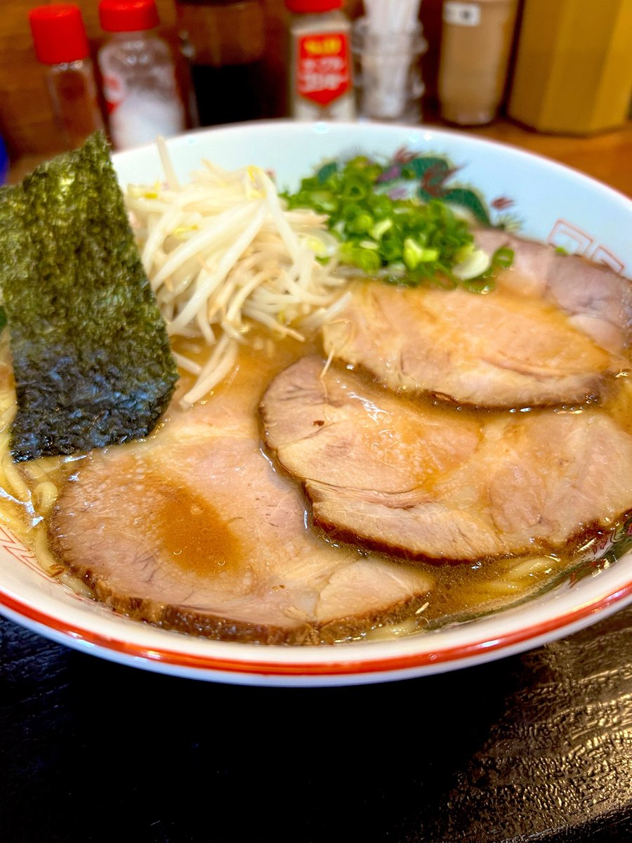 dogs_jiro's tweet photo. チャーシューメンは旨いんじゃけど連休でど���も人が多い https://t.co/BfLwu9LwLB