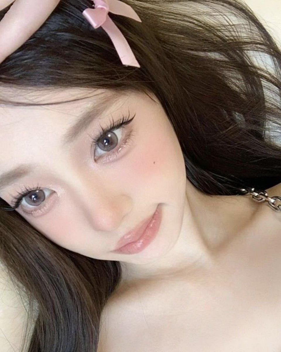 stella__1998's tweet photo. ピンクメイクにはこれ。この3つ。この3つだけで良い…どんなにメイク下手でもアイドル顔なれますから。 https://t.co/s1KeMSuovF
