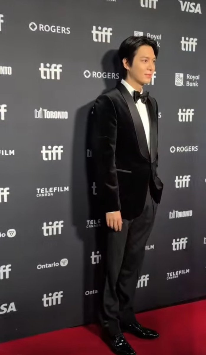LizMinHo28's tweet photo. Más de 20 años de trayectoria de @ActorLeeMinHo formaron parte de In Conversation With en #TIFF26, y hoy ese recorrido incluye #TheAssassins. 🇲🇽 @Cinepolis: #TheAssassinsEnMexico en sus salas. @MasQueCineLatam, México la espera. #암살자들 https://t.co/nTjPDh3zku