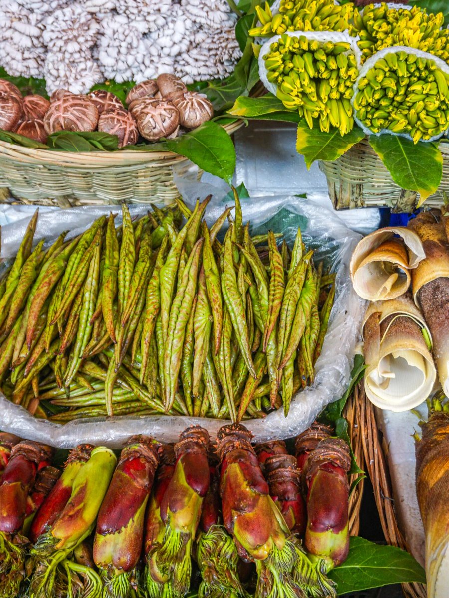 clovt958106's tweet photo. Fresh, local seasonal veggies hit the market today! Pick up crisp asparagus, sweet strawberries and hearty kale for your weekly meal prep https://t.co/1lkobnbdKq