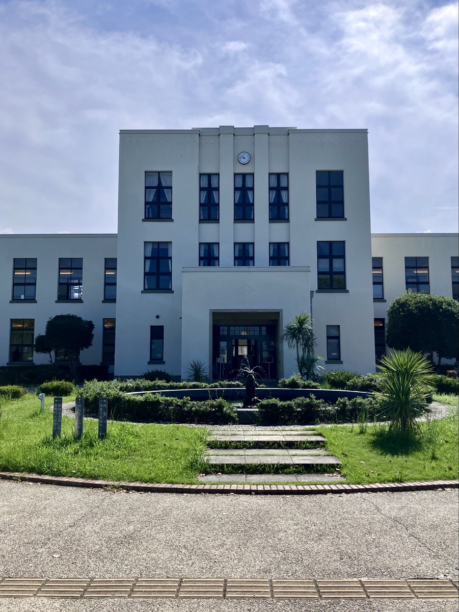 toyosato_kankou's tweet photo. おはようございます☀️

シルバーウィークは観光案内所・豊郷小学校旧校舎群
も開館しています！！

今日はお天気もよいです◎
お待ちしております☺️

＃豊郷
＃豊郷小学校旧校舎群 https://t.co/lEZbciruXK