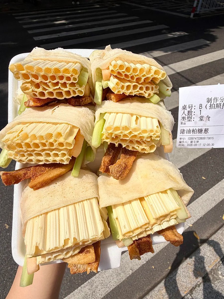 tesschao's tweet photo. 見た目も味も驚きがいっぱい！これぞ台湾の食の芸術だ✨
#台湾グルメ #ユニークな料理 #街の味 https://t.co/ypNRMj5cAT