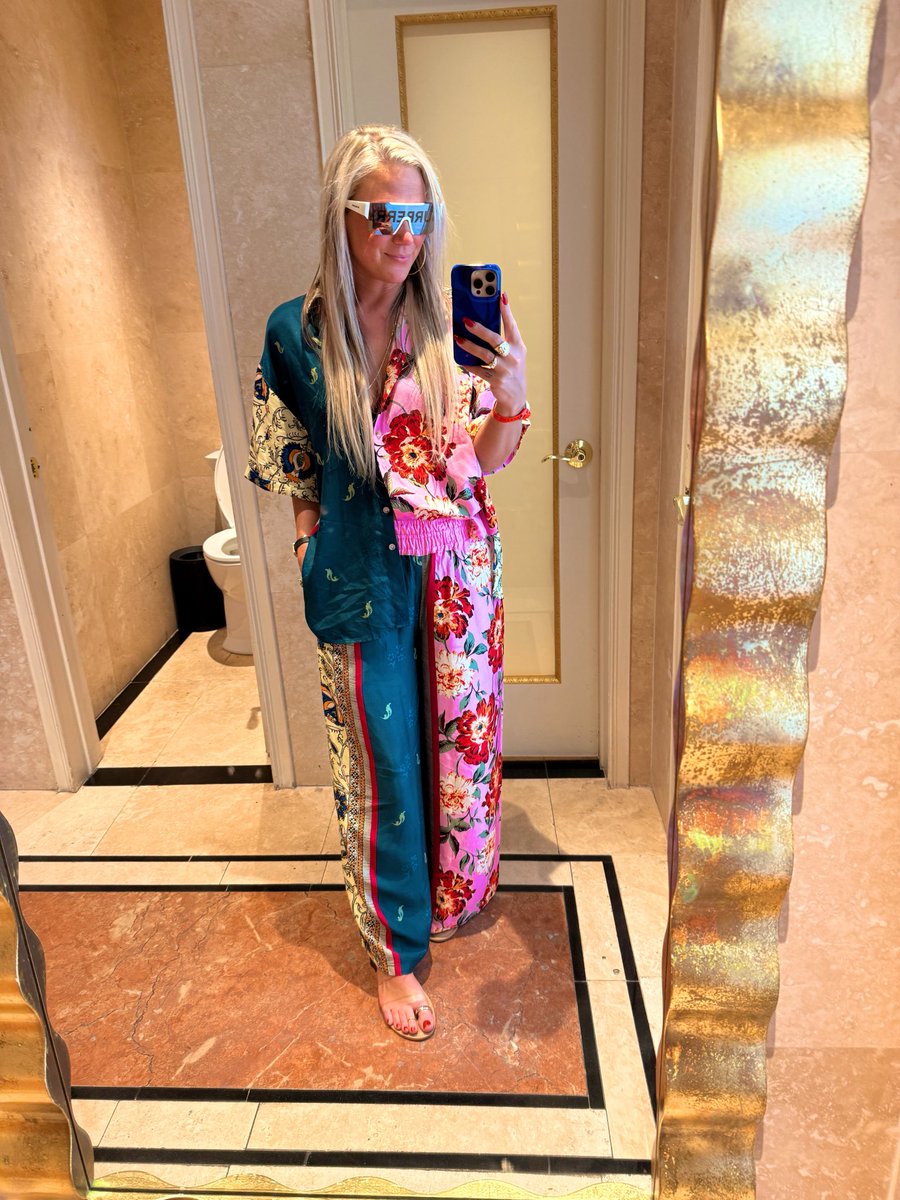 LunaLens21's tweet photo. Versace mansion called..they want me and my silks back. https://t.co/bmNXjCh6ZJ
