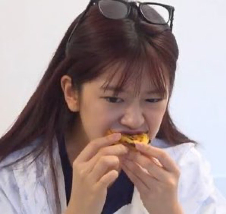 yujinsbirthmark's tweet photo. can yall give me more of this genre of yujin these pics give me comfort https://t.co/YmqySiJJRK